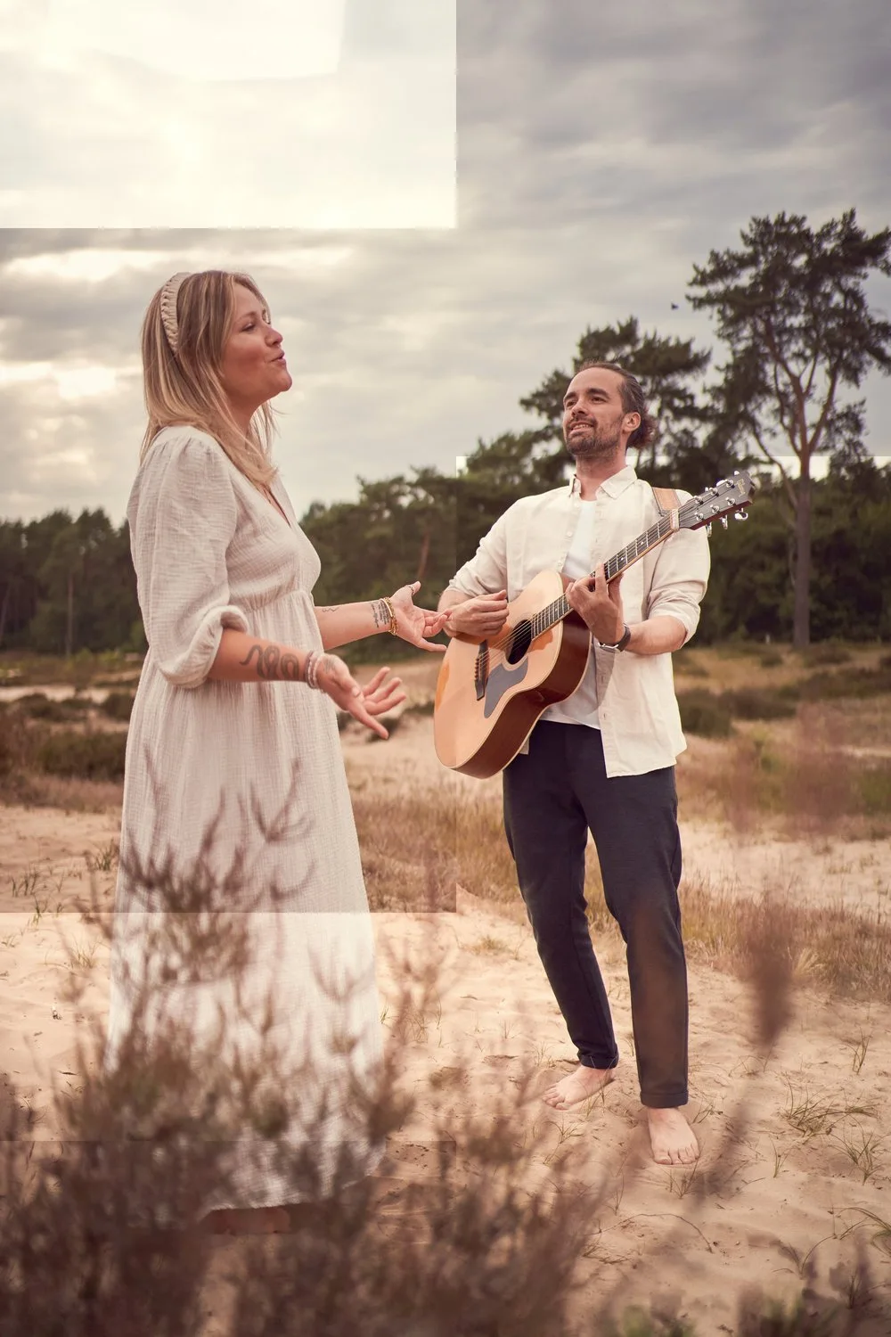 Das Akustik-Duo LYS mit Sängerin Sinje und Gitarrist Federico